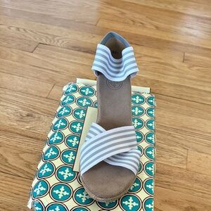 CHARLESTON SHOE CO. Gray and White Wedges